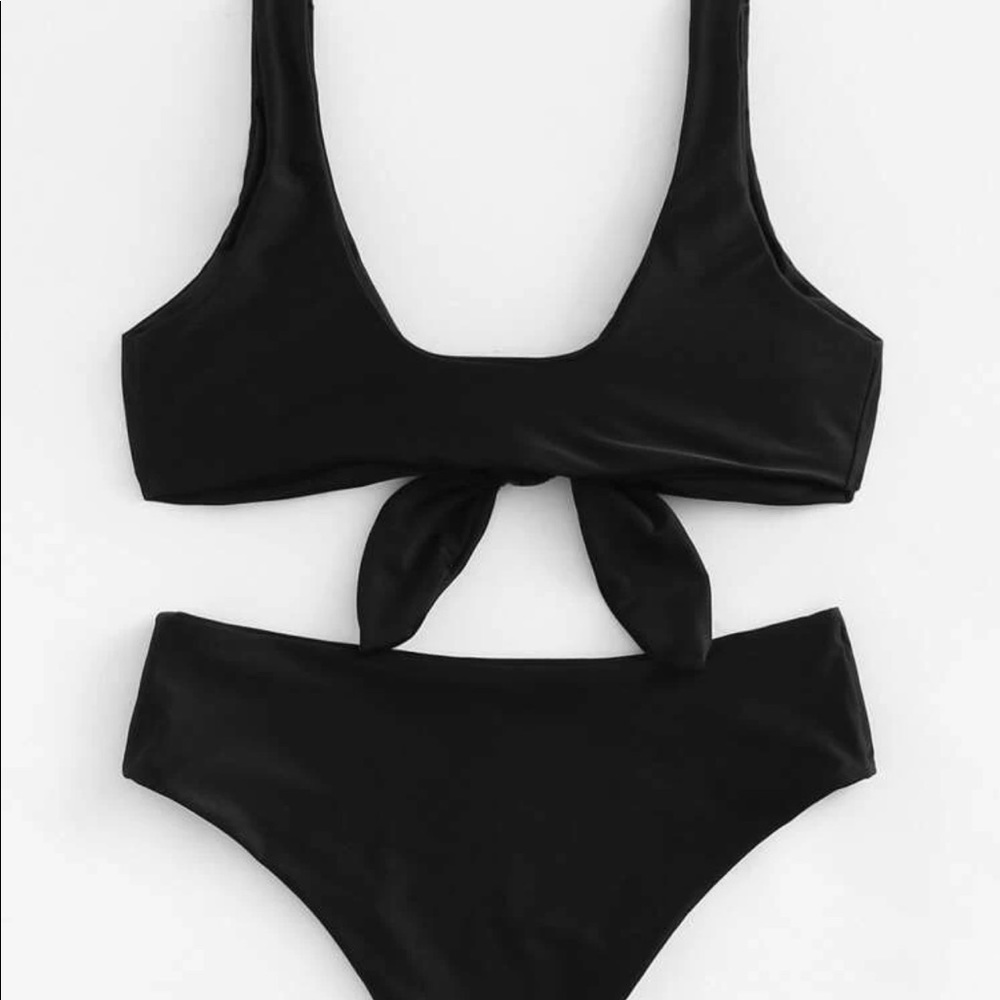 black bikini! - Picture 2 of 2